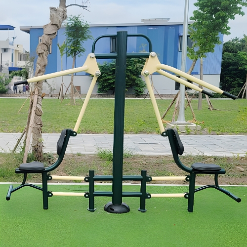 Cách tập với máy kéo tay đôi công viên giúp tăng sức mạnh vai - lưng