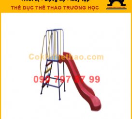 Cầu trượt trong trường học