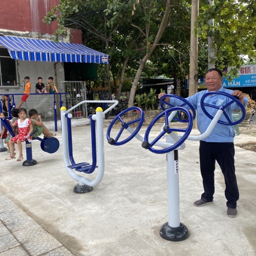 Tích hợp không gian vui chơi và thể thao ngoài trời cho trẻ em an toàn