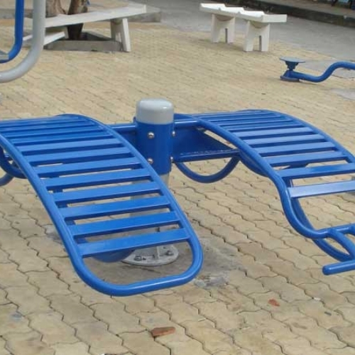 Ứng dụng thiết bị tập lưng bụng công viên cho dân văn phòng