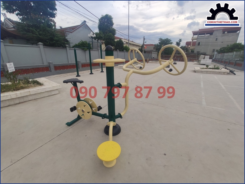 Các bài tập toàn thân hiệu quả với máy tập đa năng công viên