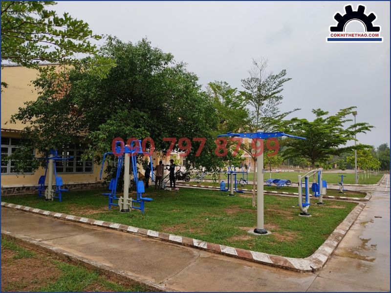 Các dụng cụ ngoài trời hỗ trợ linh hoạt khớp