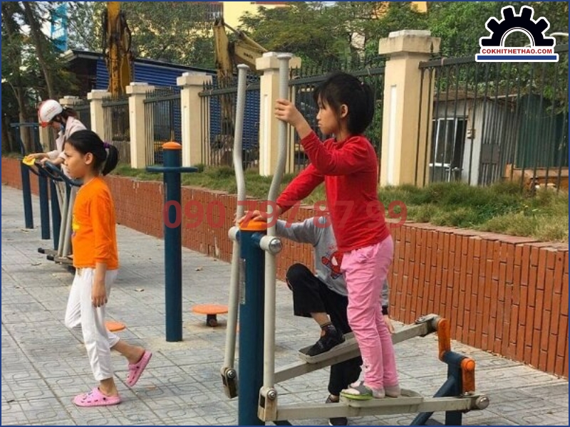 Nhóm thiết bị vận động cho trẻ em và thanh thiếu niên