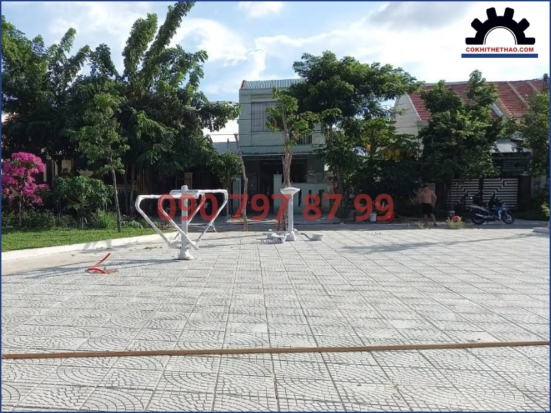 Tận dụng cây xanh và vật liệu hỗ trợ giảm âm