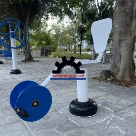 Bài tập với máy đạp xe tựa lưng giúp người lớn tuổi vận động an toàn